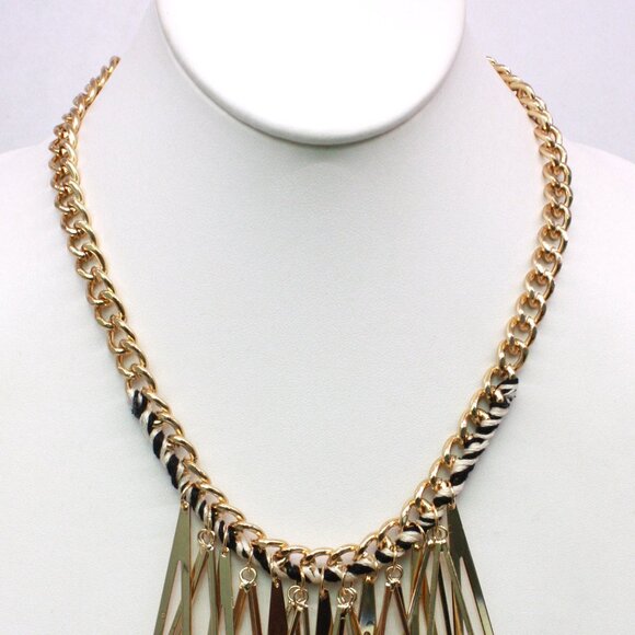 Bijou Drive gold necklace with triangle drops - Picture 2 of 6